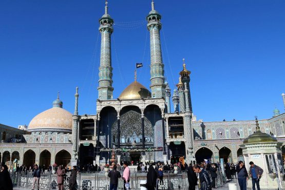 Fahrten Iran 2017 41 Qom Haram e Masumeh 555x370 - Iran 2017