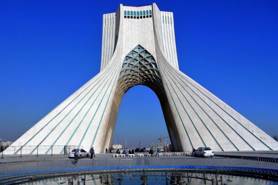 Fahrten Iran 2017 49 Teheran Azadi Monument 555x370 - Iran 2017