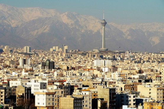 Fahrten Iran 2017 50 Teheran Aausblick vom Azadi Monument 555x370 - Iran 2017