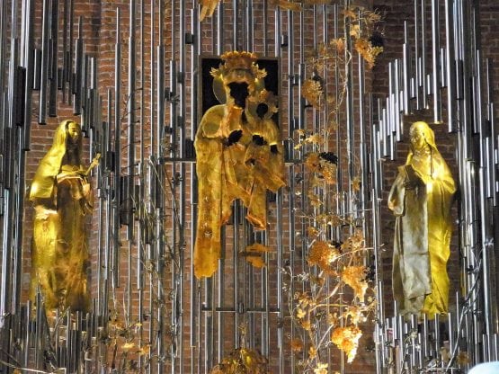 Fahrten Polen 2017 38 Danzig Brigittenkirche Bernsteinaltar 555x416 - Polen 2017