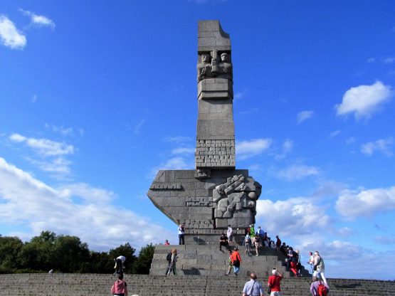 Fahrten Polen 2017 46 Danzig Westerplatte Denkmal 555x416 - Polen 2017