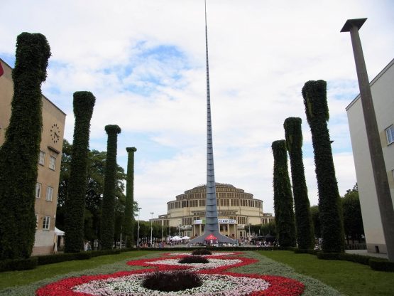 Fahrten Polen 2017 82 Breslau Jahrhunderthalle Nadel 555x416 - Polen 2017