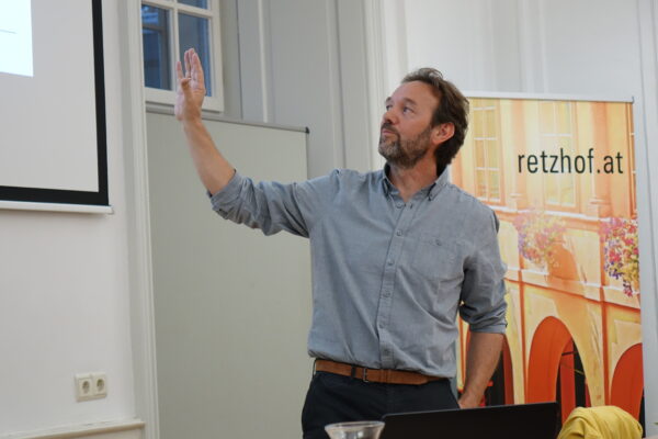 Retzhof 2021 12 .seinen Ausfuehrungen 600x400 - Tagung im Retzhof 2021