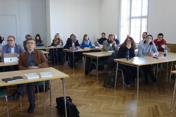 Retzhof 2025  4 Aufmerksame Zuhoerer 600x400 - LehrerInnenfortbildung