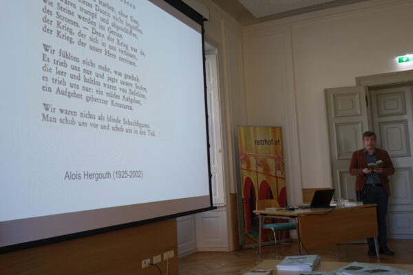 Retzhof 2025  7 Christian Teissl Alois Hergouth rezitierend 600x400 - LehrerInnenfortbildung